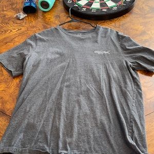 Vineyard vine tshirt